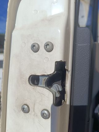 CERRADURA PUERTA DELANTERA IZQUIERDA MAN