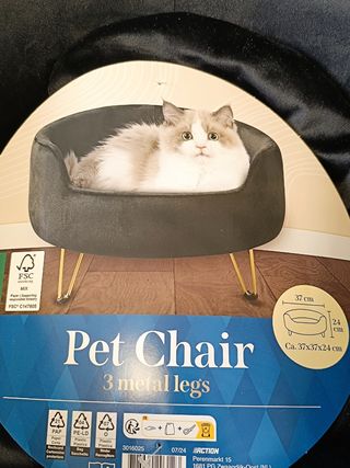 Cama para gato estilo sillón con patas doradas