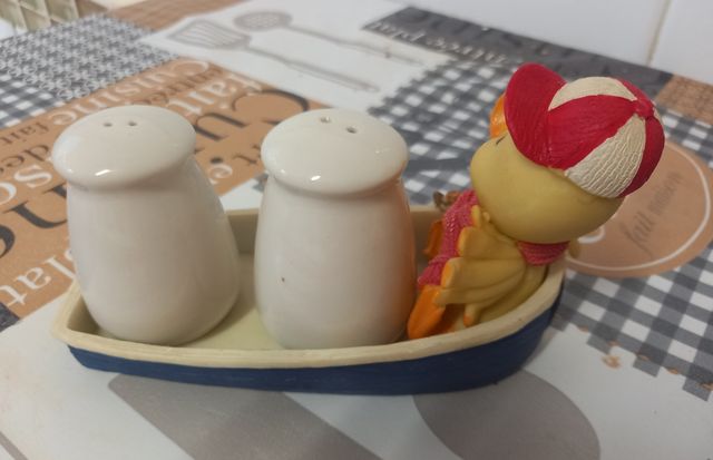 Salero y pimentero patito decorativo