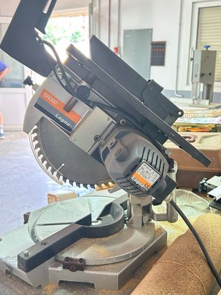 Sierra de Inglete Legna SR300