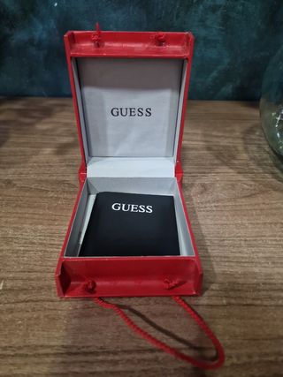 Reloj Guess Plateado con Cristales