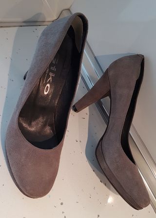 Zapatos piel de tacón Giko Talla 40 Gris