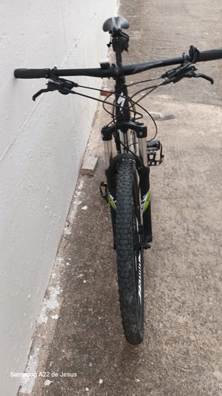 BICICLETA como NUEVA  SPECIALIZED ROCKHOPPER EXPER