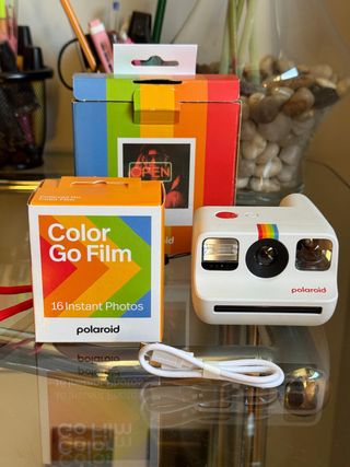 Cámara Polaroid Go Gen 2 Blanca + Film