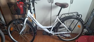 Bicicleta de mujer blanca