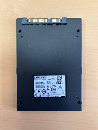 Disco Duro SSD Kingston 240GB (No probado).