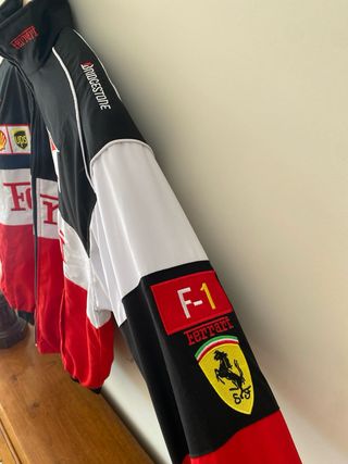 Chaqueta Ferrari Racing Negra y Roja