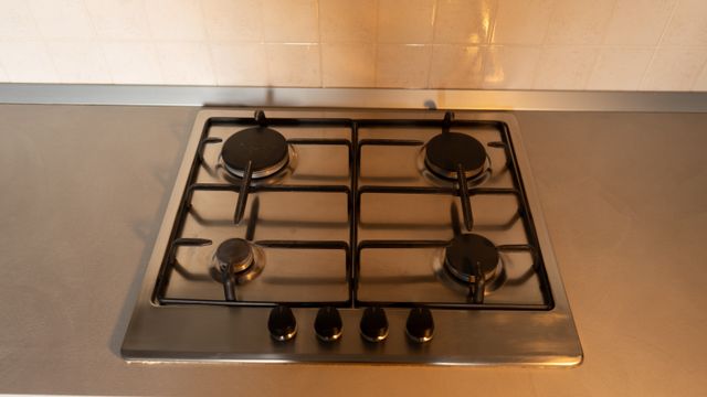 Cucina angolare moderna in legno e metallo