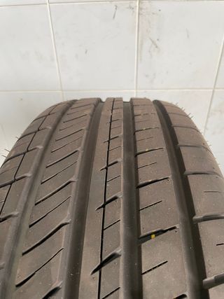 Neumático 235/60/18