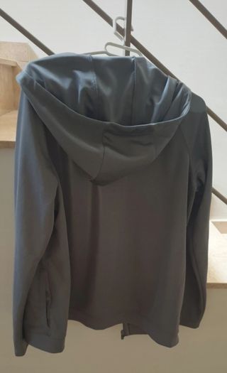 Chaqueta Nike Gris con Capucha 