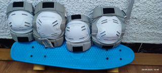 Skate azul con rodilleras y coderas 