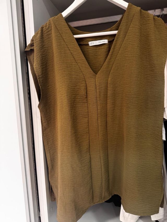 Conjunto blusa y pantalón verde oliva