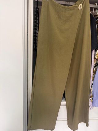 Conjunto blusa y pantalón verde oliva