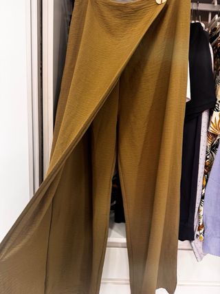 Conjunto blusa y pantalón verde oliva