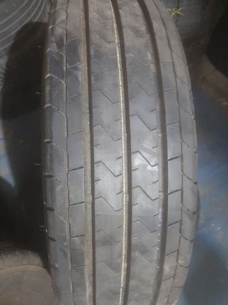 Neumático 225/75/16