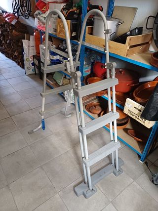 Escalera Piscina