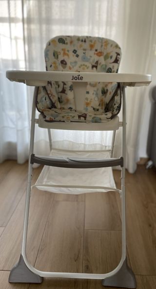Trona Joie Snacker 2en1. Se convierte en mesa..