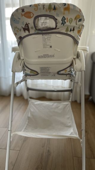 Trona Joie Snacker 2en1. Se convierte en mesa..