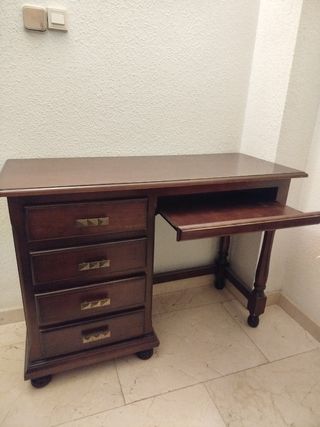 Escritorio de madera de pino