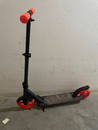 Patinete Oxelo Negro y Rojo