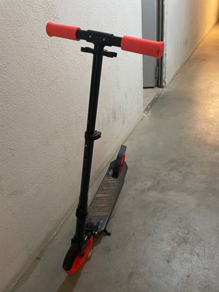 Patinete Oxelo Negro y Rojo