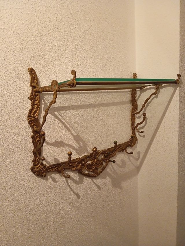 Colgador de bronce. 6 colgadores.
