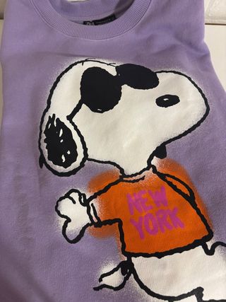 Sudadera Zara Snoopy New York Morada