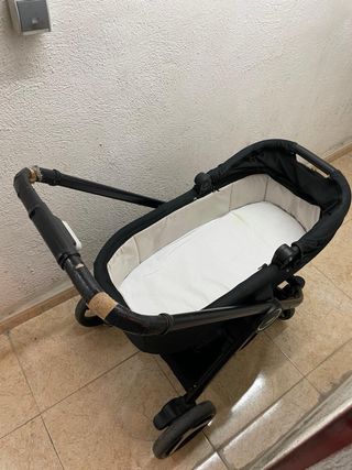 Cochecito bebé  marca Chicco 3 en 1 
