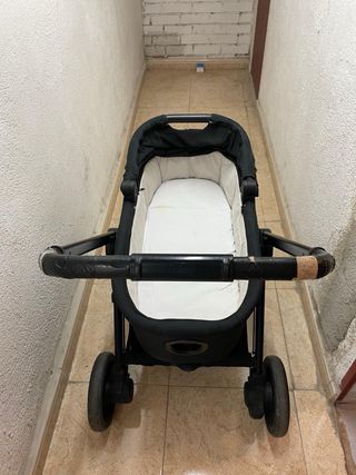 Cochecito bebé  marca Chicco 3 en 1 
