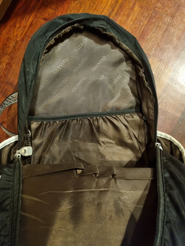 Mochila escolar negra GUIVITU