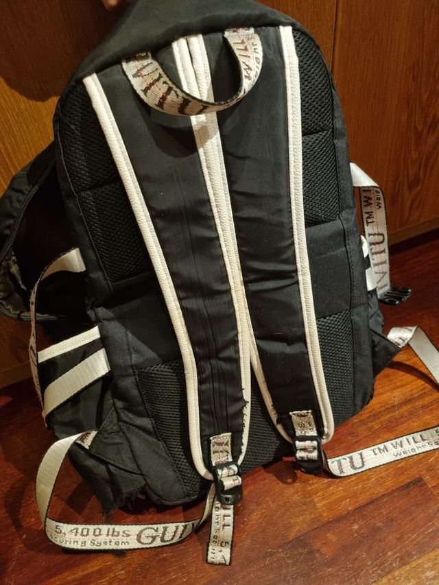 Mochila escolar negra GUIVITU