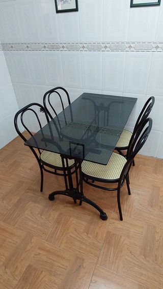 Mesa cristal y hierro + 4 sillas