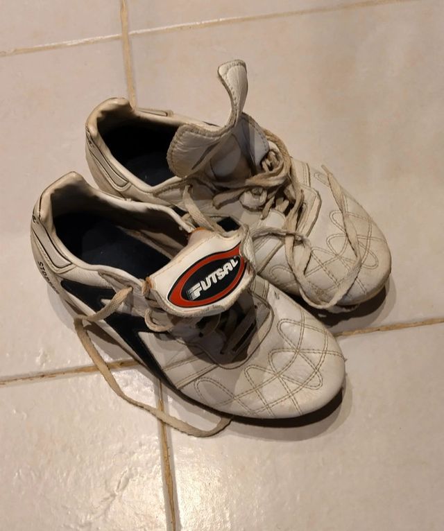 Botas de Fútbol Futsal Stopper Blancas y Negras