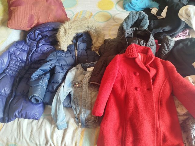 Chaqueta Tommy Hilfiger niña T4/5. Y lote de ropa