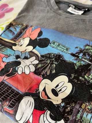 Camiseta Disney Talla S Mickey Minnie Gris