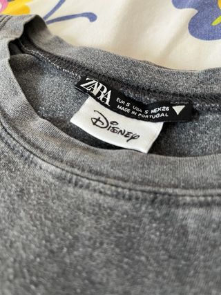 Camiseta Disney Talla S Mickey Minnie Gris