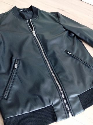 Cazadora ZARA Negra