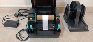 Impresora de etiquetas textiles negra