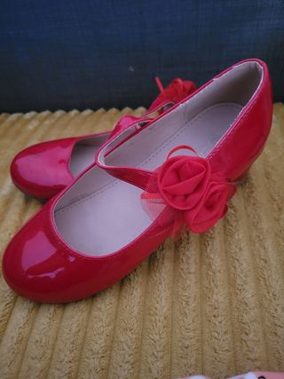Bailarinas rojas con lazo 