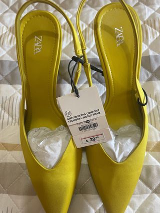 Zapatos de tacón Zara amarillos talla 39