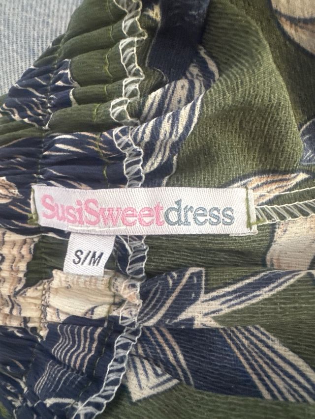 Falda verde con estampado floral