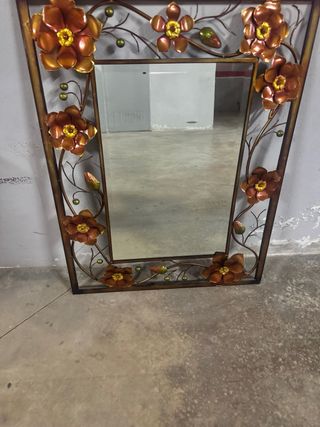 Espejo decorativo flores metal dorado