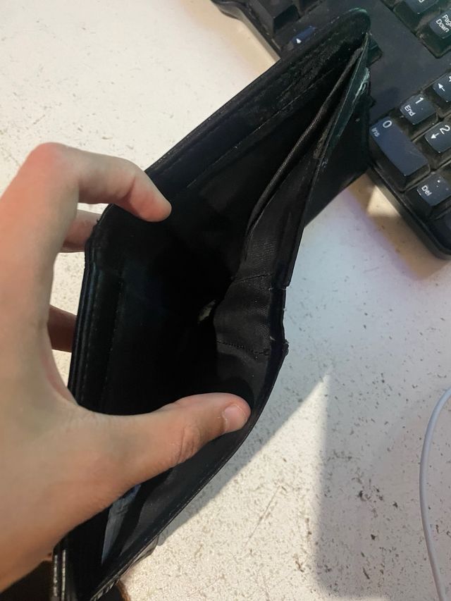 Cartera Negra Dirty Money