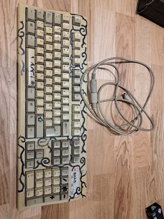 TECLADO ANTIGUO BATCH-PC