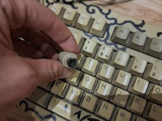 TECLADO ANTIGUO BATCH-PC
