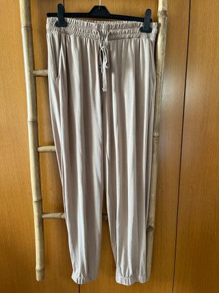 Pantalón beige Lefties