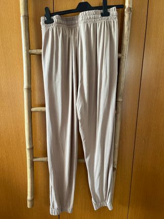 Pantalón beige Lefties
