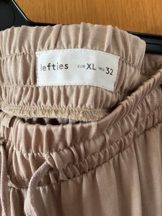 Pantalón beige Lefties