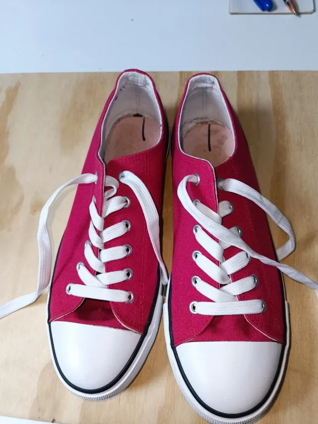 Botines de lona rojos sin estrenar(5€)