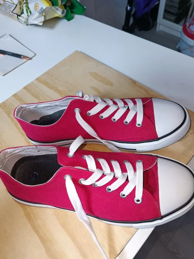 Botines de lona rojos sin estrenar(5€)
